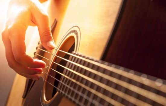 Revoluciona tu Hogar: Aprende a Tocar Guitarra Gratis