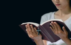 Biblia y Devocionales Femeninos