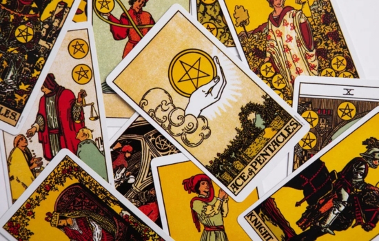 Tarot de Amor: Encuentra claridad en tu vida romántica