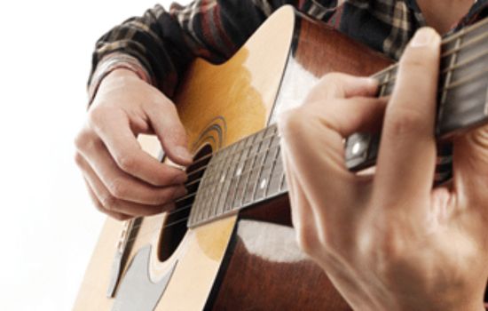 Aprende a tocar guitarra en cualquier lugar